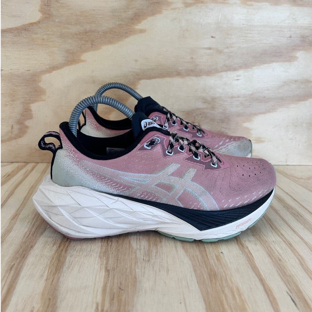 Asics - Novablast 4 - Running Shoes - Pink/Gray - Women's - 6.5 - 1012B654